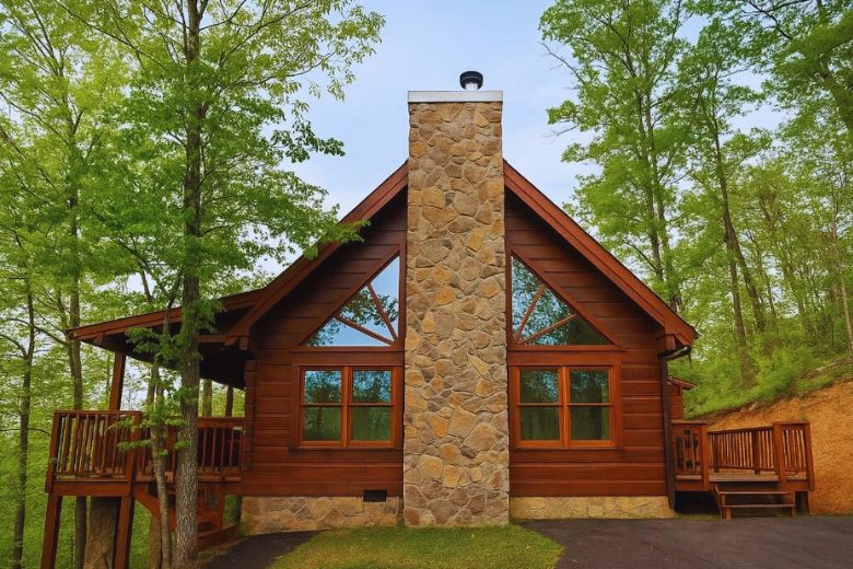 6 Reasons to Stay in a 2 bedroom Cabin in Pigeon Forge